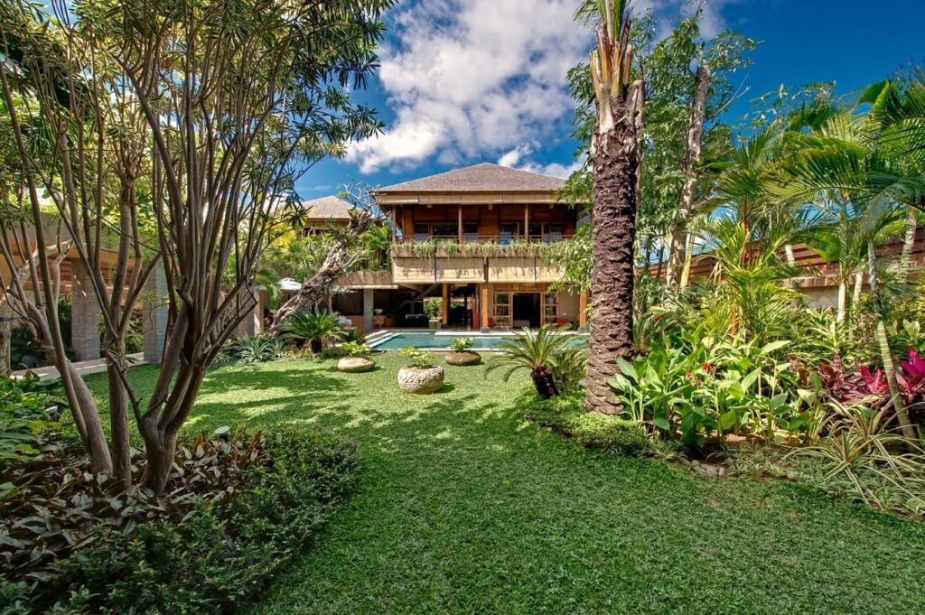 Surrounded by fantastic garden views, you'll never feel overlooked here at Villa Kinaree Estate